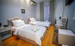 Room - Univers (Elbasan)
