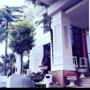 Exterior - Univers (Elbasan)