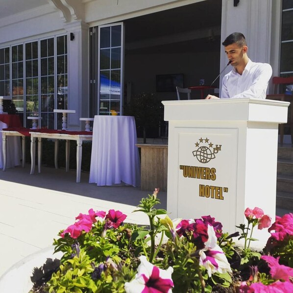 Outdoor dining - Univers (Elbasan)