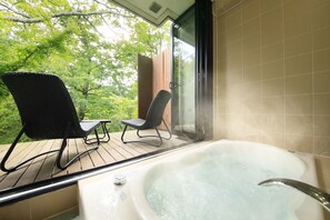 Chambre Triple Supérieure, baignoire (Japanese-Style) | Salle de bain