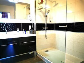 Soundproofing - Hotel La Sapiniere (Remilly-Aillicourt)