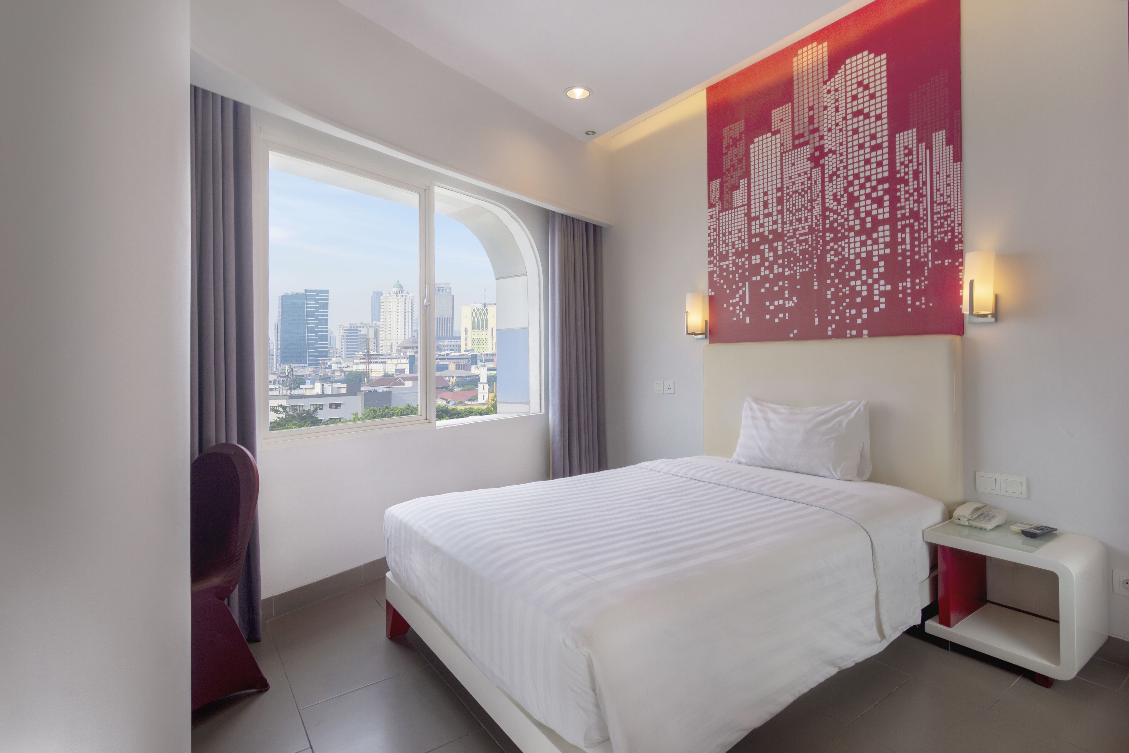 ตู้นิรภัยในห้องพัก, โต๊ะทำงาน, Wi-Fi ฟรี