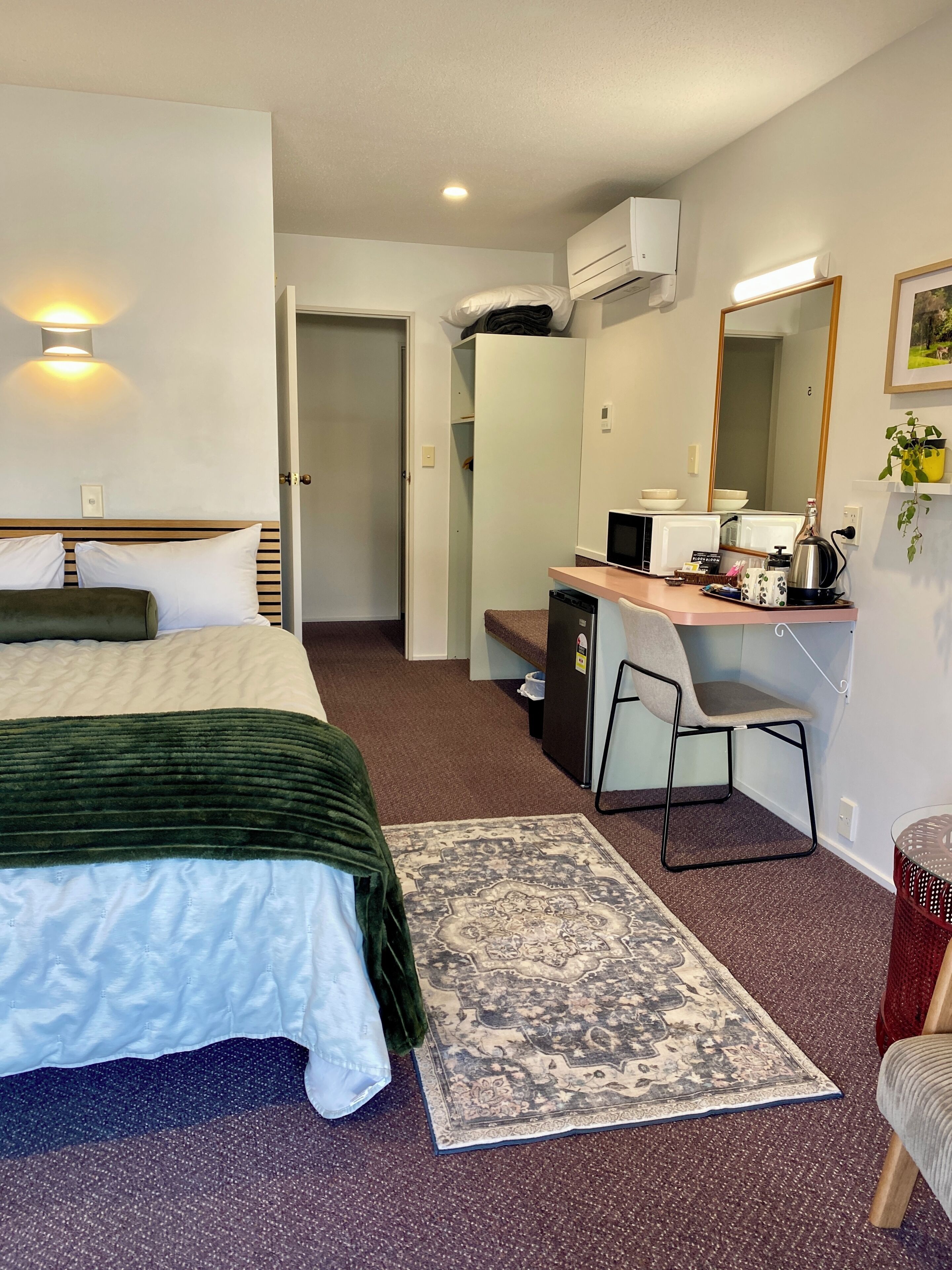 Studio, Mountain View | WiFi (free), bed sheets