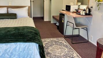 Studio, Mountain View | WiFi (free), bed sheets
