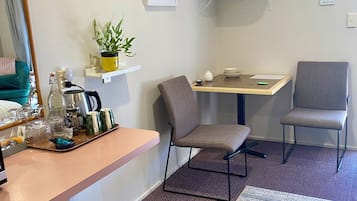 Queen Studio | Free WiFi, bed sheets