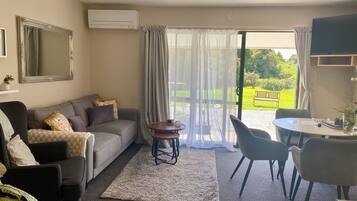 Classic Apartment, 2 Bedrooms, Non Smoking, Park View