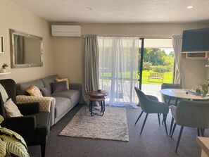 Klassiek appartement, 2 slaapkamers, niet-roken, uitzicht op park | Gratis wifi, beddengoed