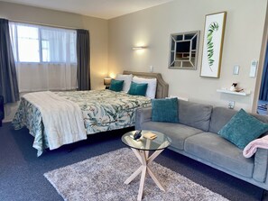 One Bedroom Family Unit | Free WiFi, bed sheets - Heritage Park Lodge (Haast)
