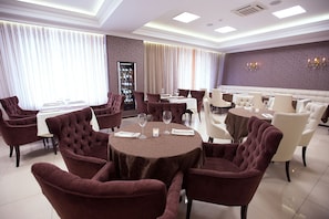 Breakfast, lunch, dinner served; Modern European cuisine