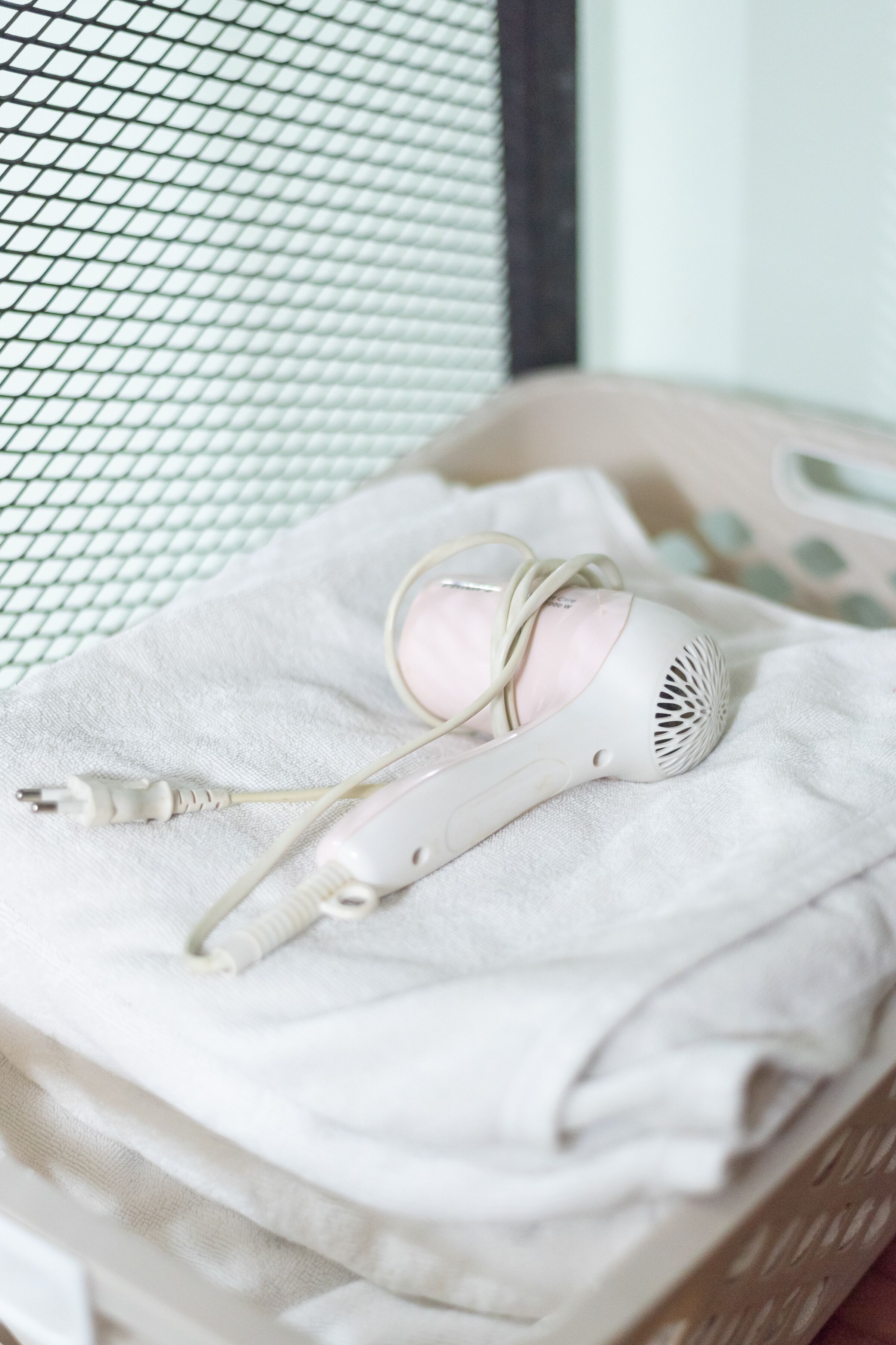 standard family room (6 persons) | desk, laptop workspace, blackout curtains, soundproofing