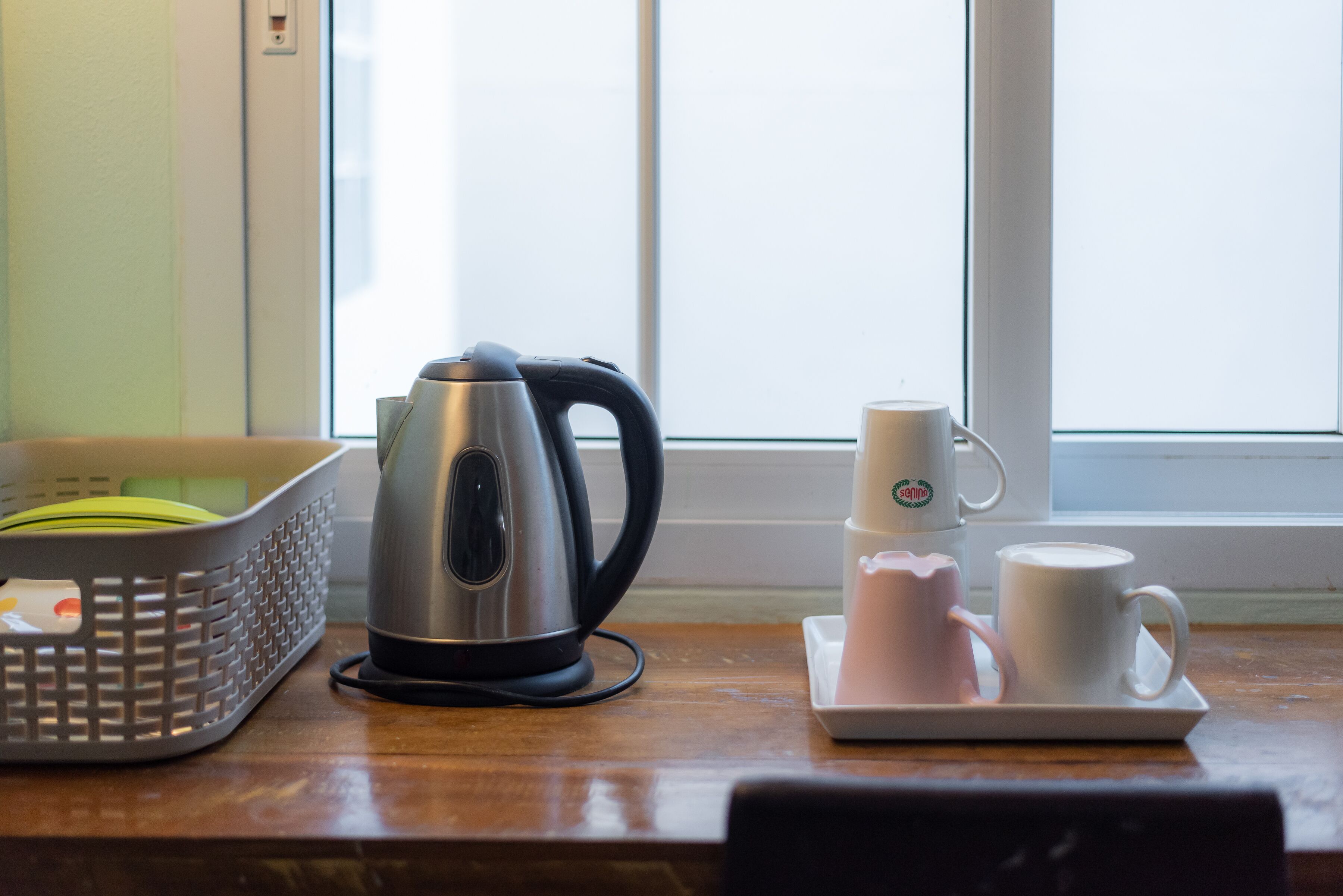 standard family room (6 persons) | desk, laptop workspace, blackout curtains, soundproofing