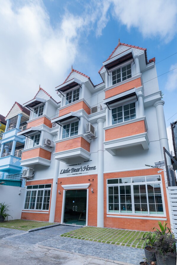 A hotel named "Little Bear's Home" with a modern architectural design, featuring multiple balconies and large windows. - Little Bear's Home (Chiang Mai)