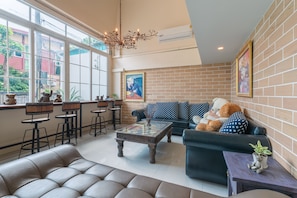 Flat-screen TV - Little Bear's Home (Chiang Mai)