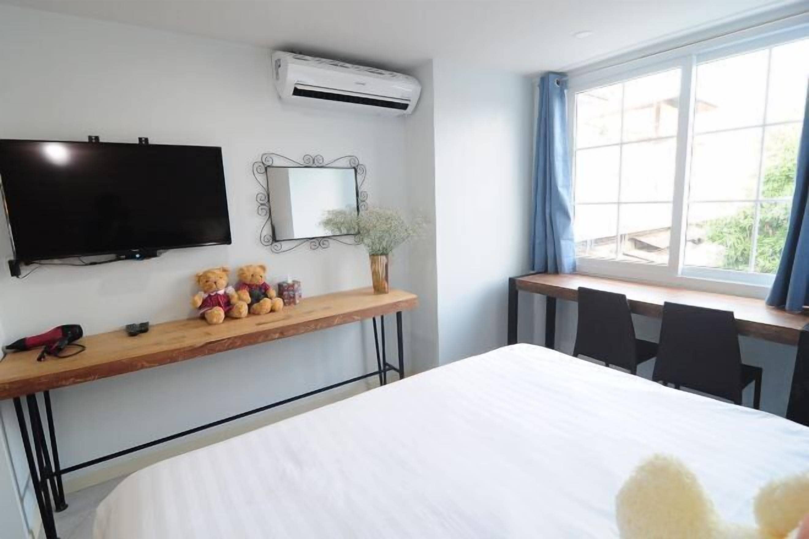 書桌、手提電腦工作空間、遮光窗簾/窗簾、隔音