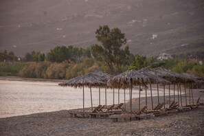 Beach nearby, beach cabanas, sun-loungers, beach umbrellas - Seralis (South Pelion)