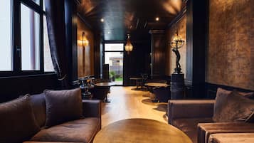 Bar lounge