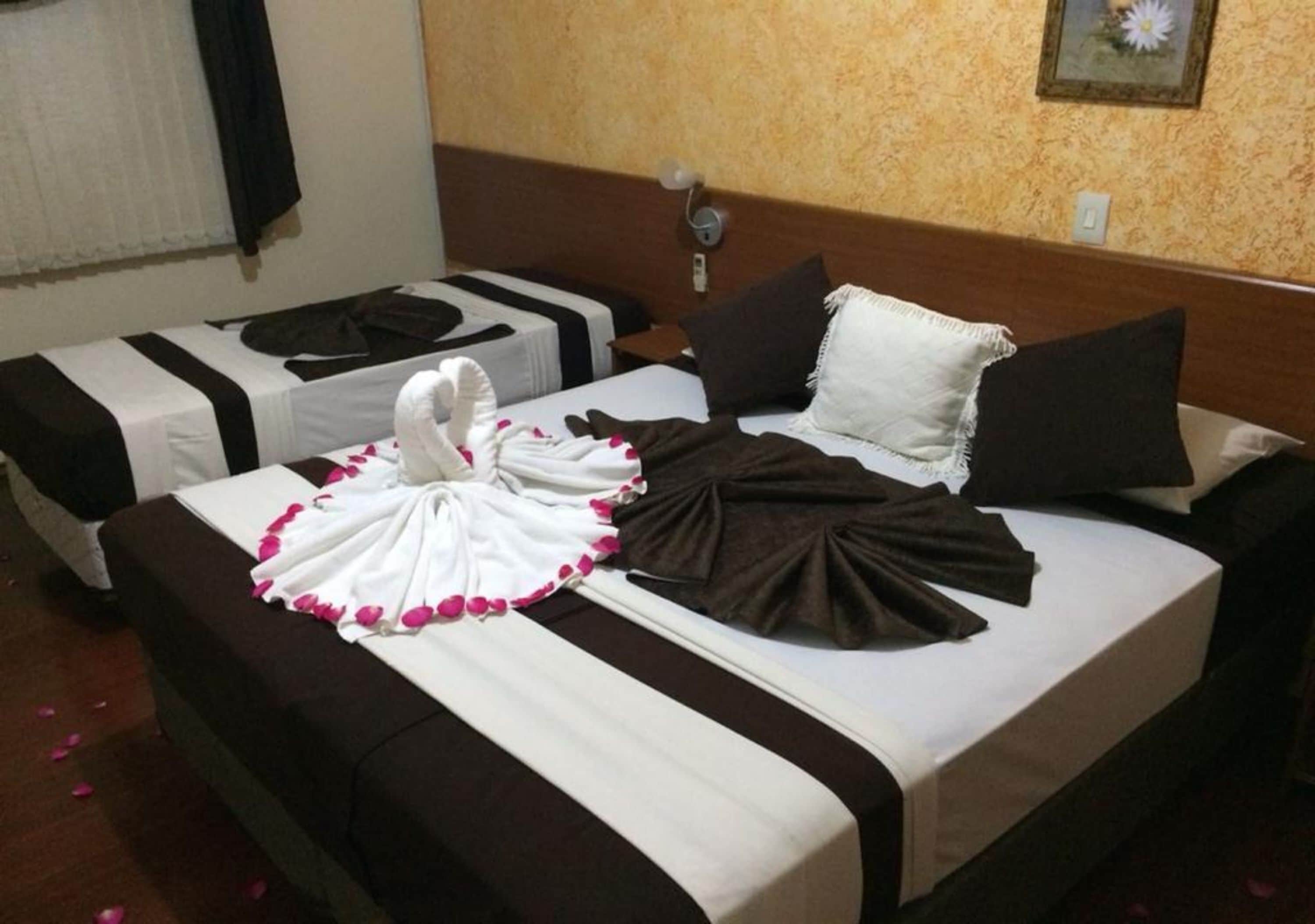 deluxe apartment, 1 queen bed | minibar, desk, free wifi