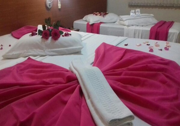 Minibar, desk, free WiFi