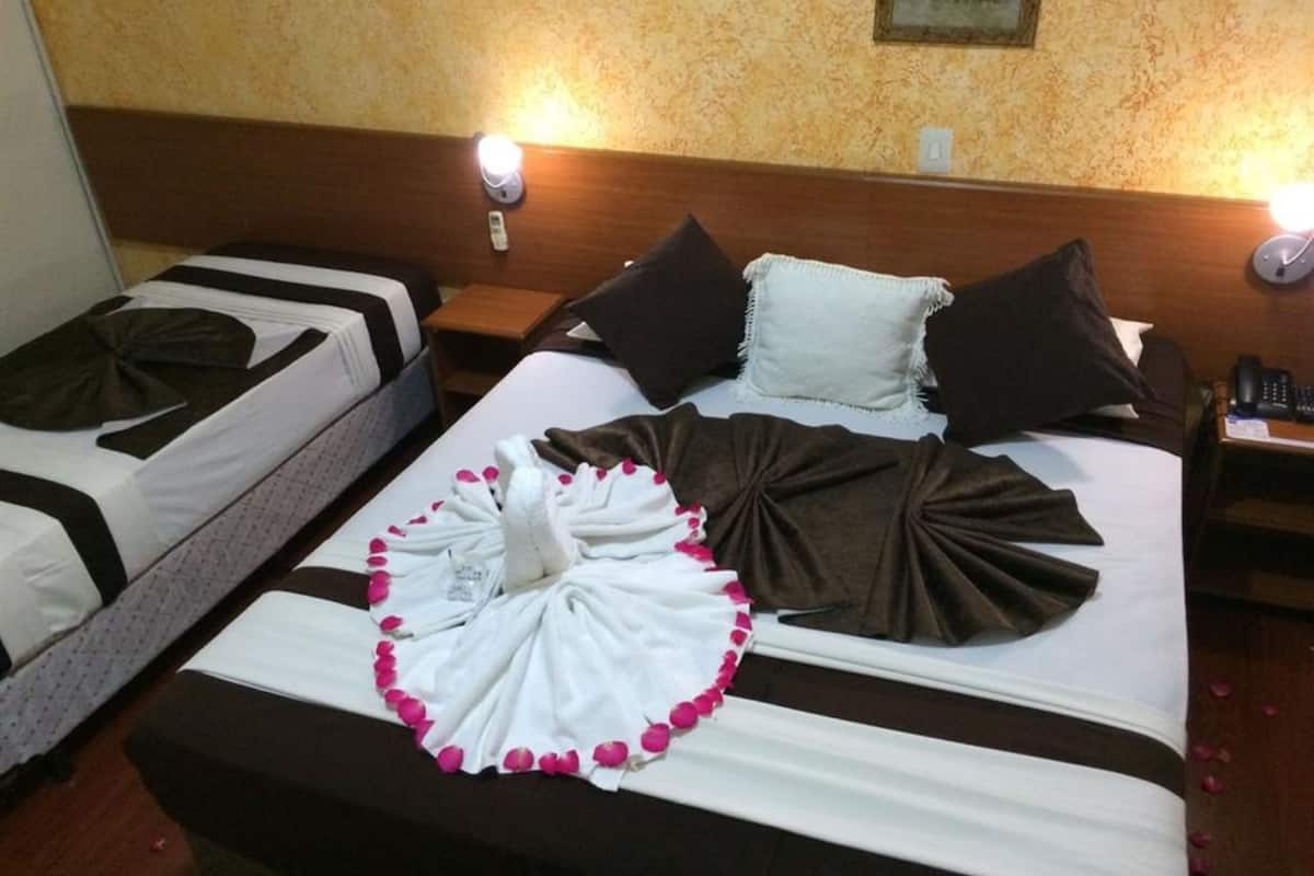 Deluxe Apartment, 1 Queen Bed | Minibar, desk, free WiFi