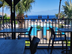 Dinner served, local and international cuisine - Hotel Exsel Victoria (Saint-Pierre)