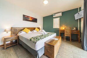 Superior Double Room, Non Smoking | In-room safe, desk, soundproofing, iron/ironing board - Hotel Exsel Victoria (Saint-Pierre)