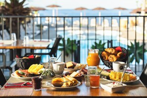 Kontinental frukost varje dag mot avgift