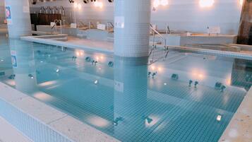 Indoor spa tub