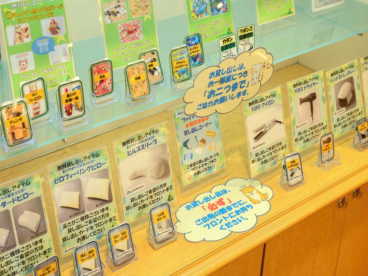 A display of various packaged items with labels and descriptions in Japanese.