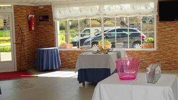 Free daily buffet breakfast