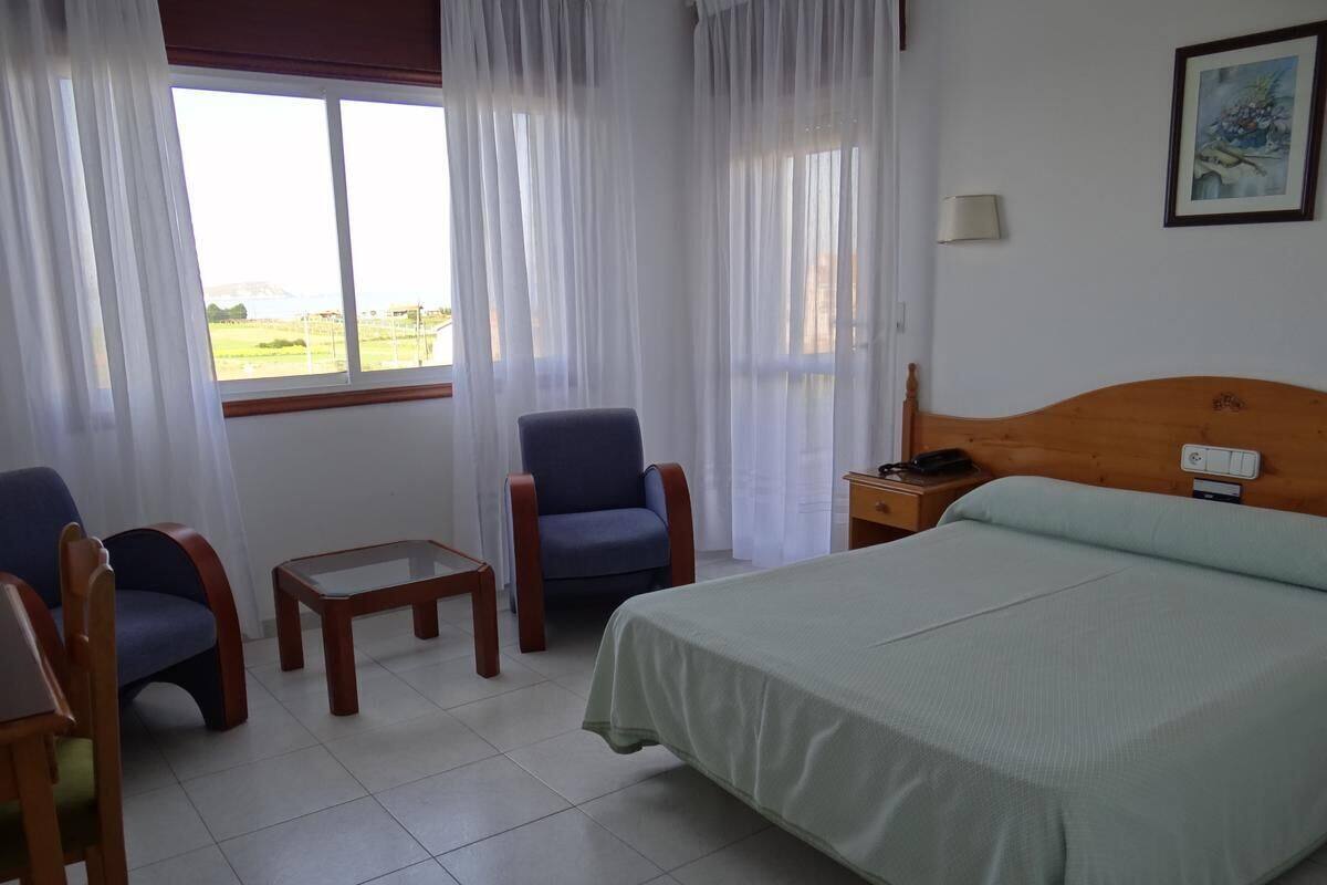 Desk, free cots/infant beds, WiFi, bed sheets