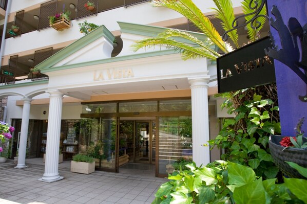 숙박 시설 입구