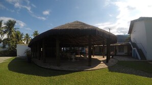 Poolside bar - Porto Grande Hotel (São Sebastião)