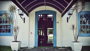 Property entrance - Porto Grande Hotel (São Sebastião)