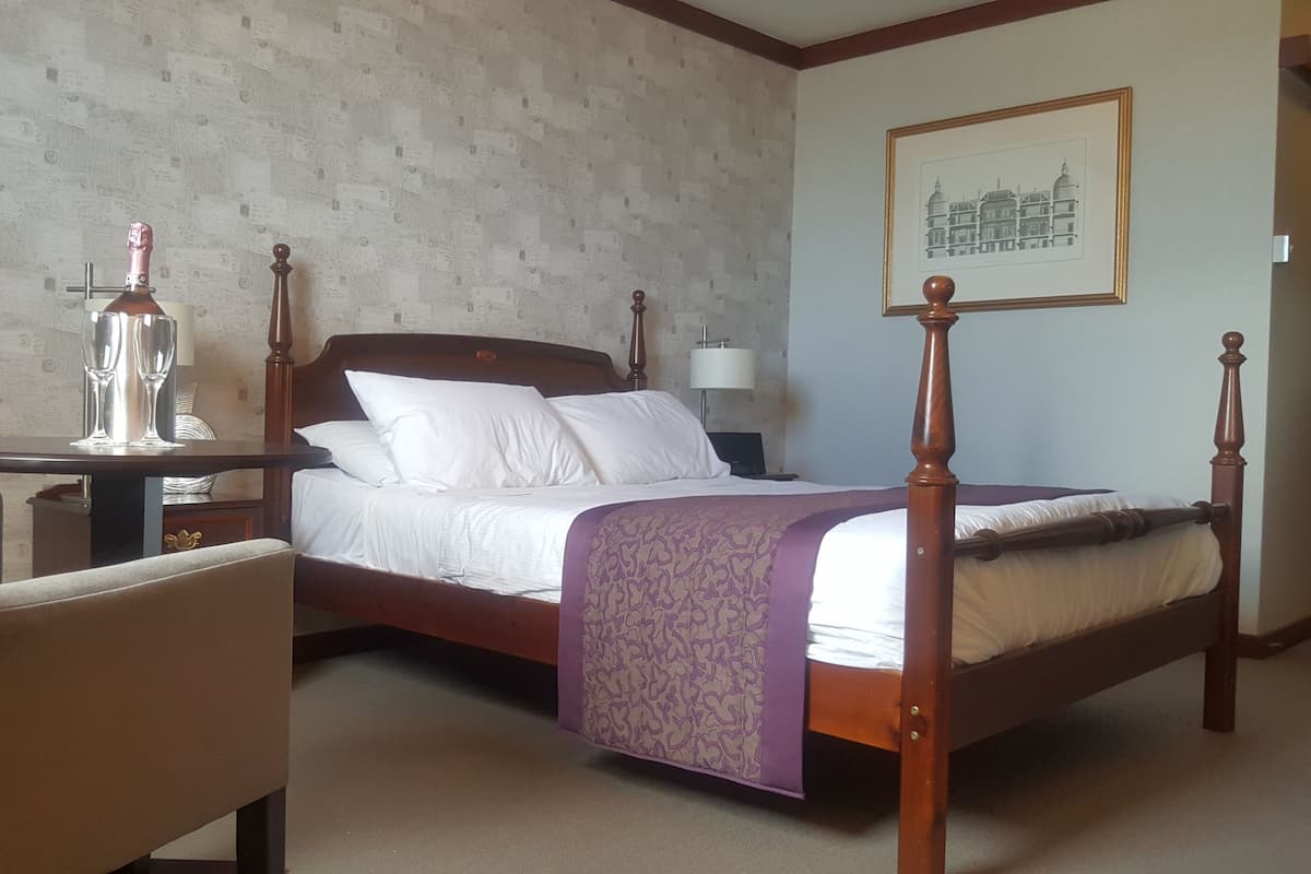In-room safe, desk, free WiFi, bed sheets