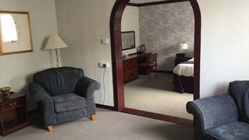 Suite | In-room safe, desk, free WiFi, bed sheets