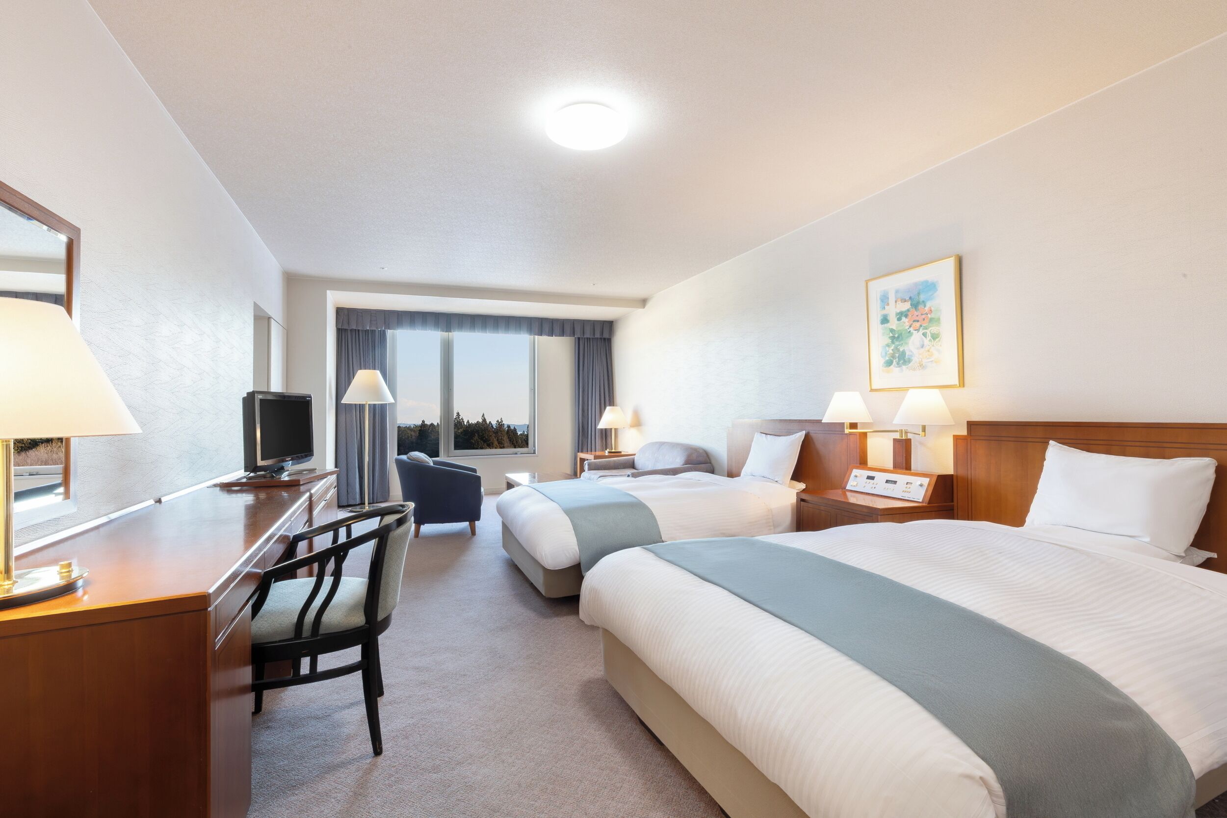 Suite, Non Smoking | Down comforters, in-room safe, blackout drapes, iron/ironing board