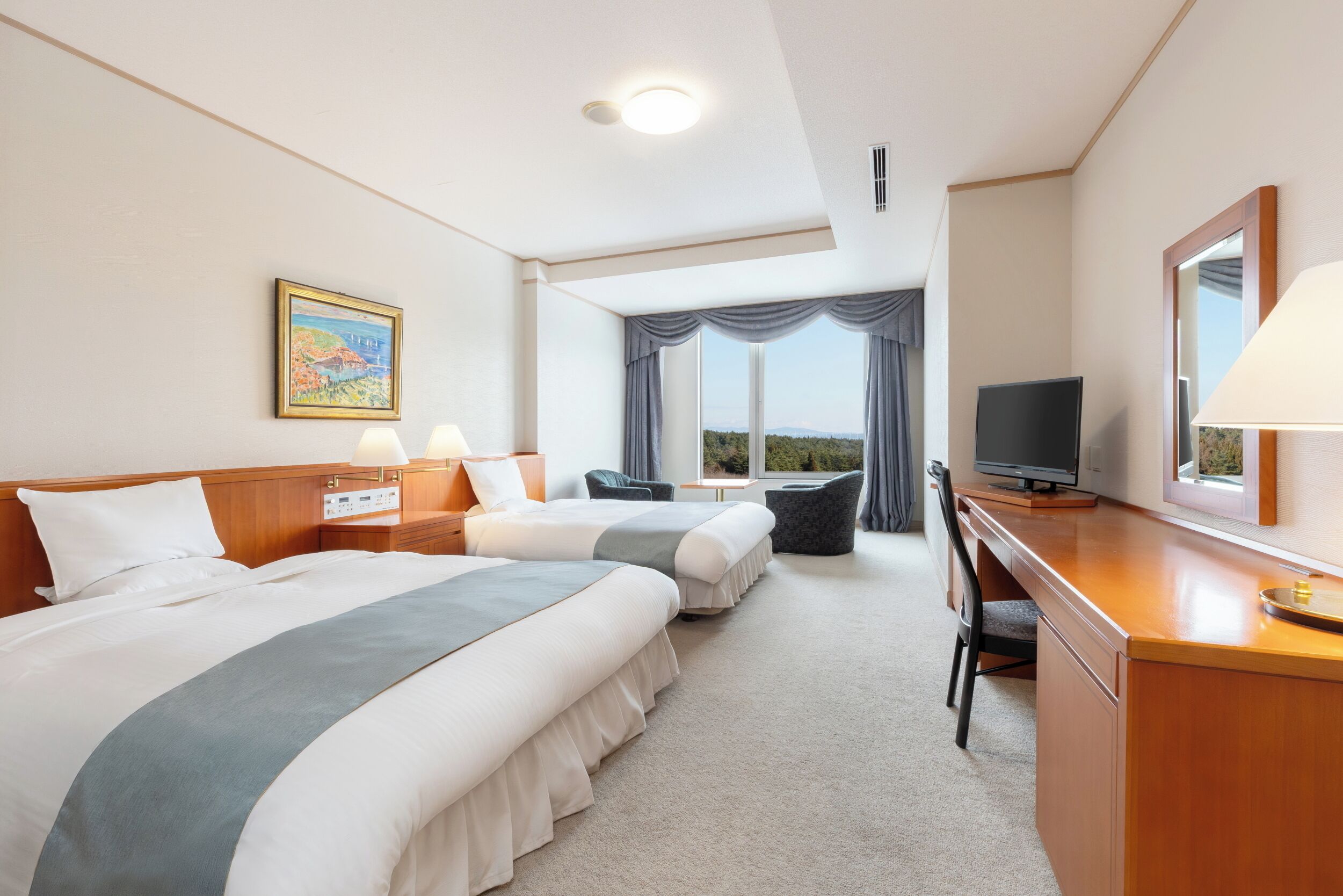 Royal Suite, Non Smoking | Down comforters, in-room safe, blackout drapes, iron/ironing board