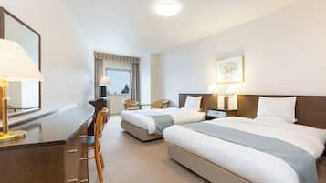 Habitación estándar con 2 camas individuales, no fumadores | Edredones de plumas, caja fuerte, cortinas opacas