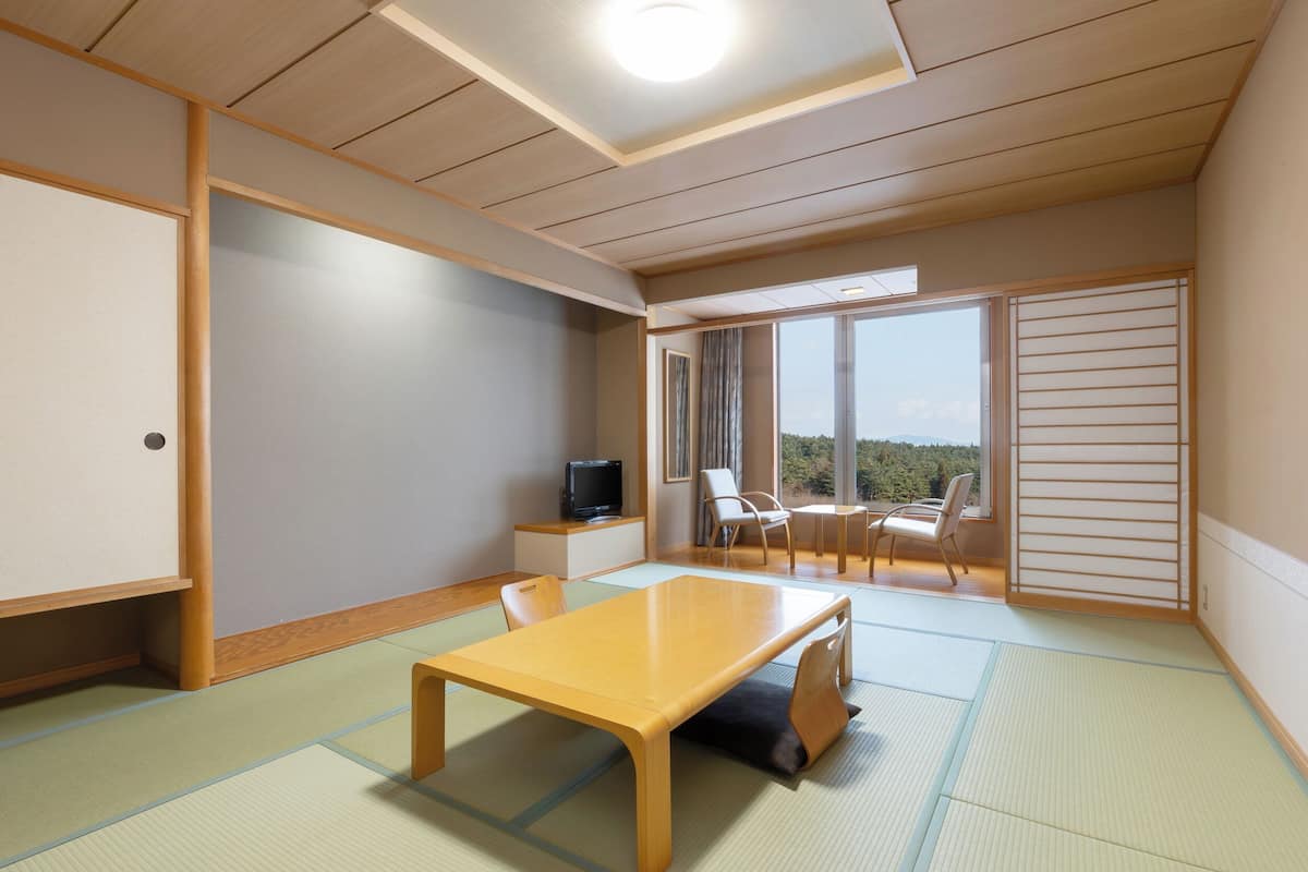 Traditionellt rum - icke-rökare (Japanese Style Room) | Duntäcken, värdeförvaringsskåp på rummet och mörkläggningsgardiner