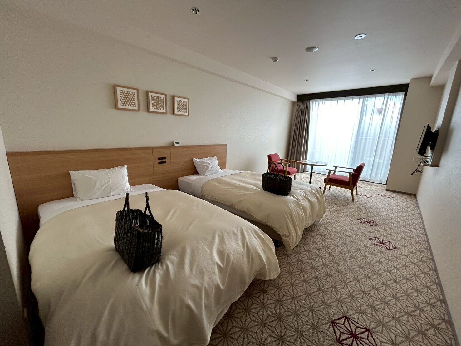 Cubrecamas, wifi gratis y ropa de cama 