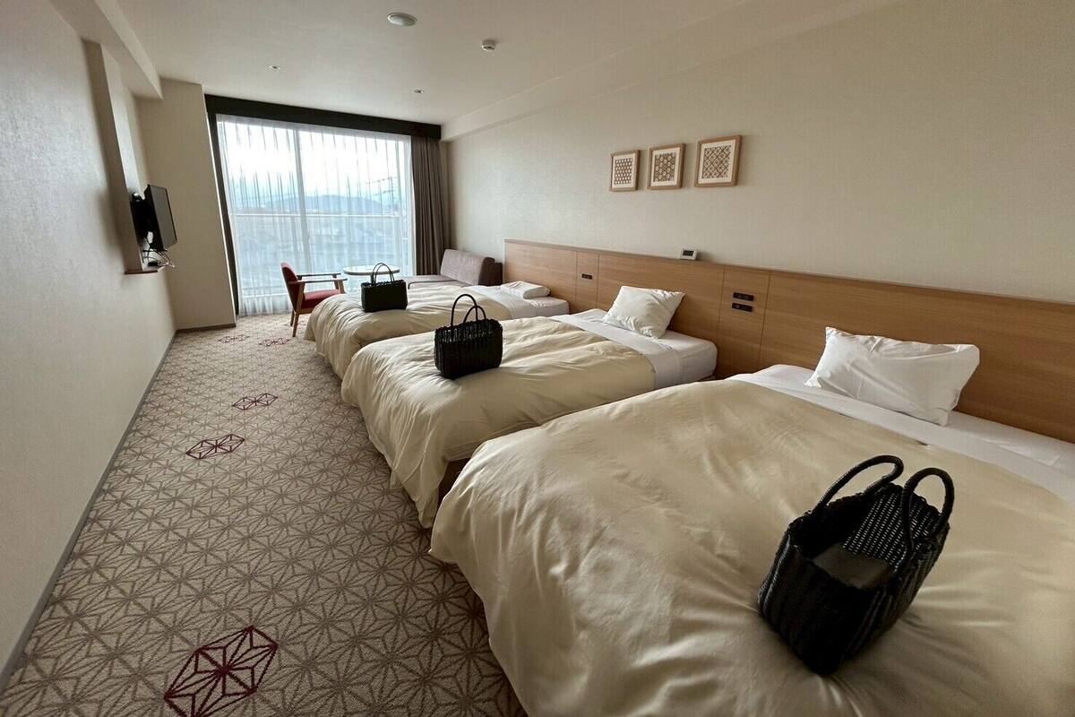 Triple Room, Non Smoking | Down comforters, WiFi (free), bed sheets