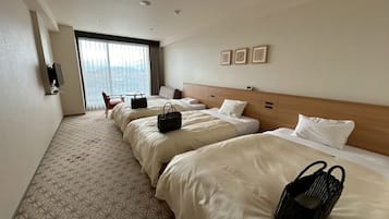 Triple Room, Non Smoking | Down comforters, WiFi (free), bed sheets