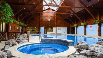 Indoor spa tub