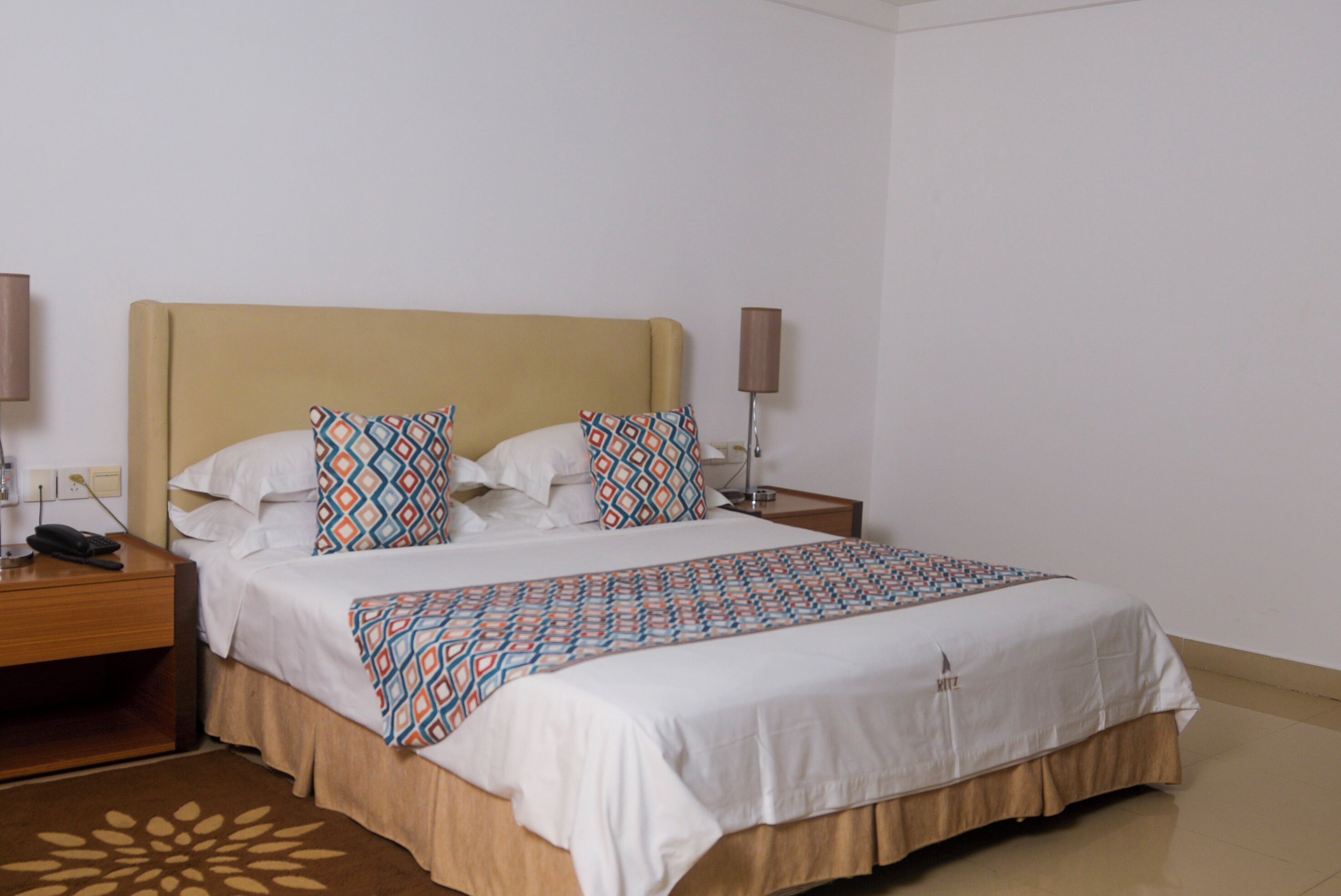 Dobbeltrom – standard | Safe på rommet, skrivebord, lydisolert og wi-fi (inkludert)