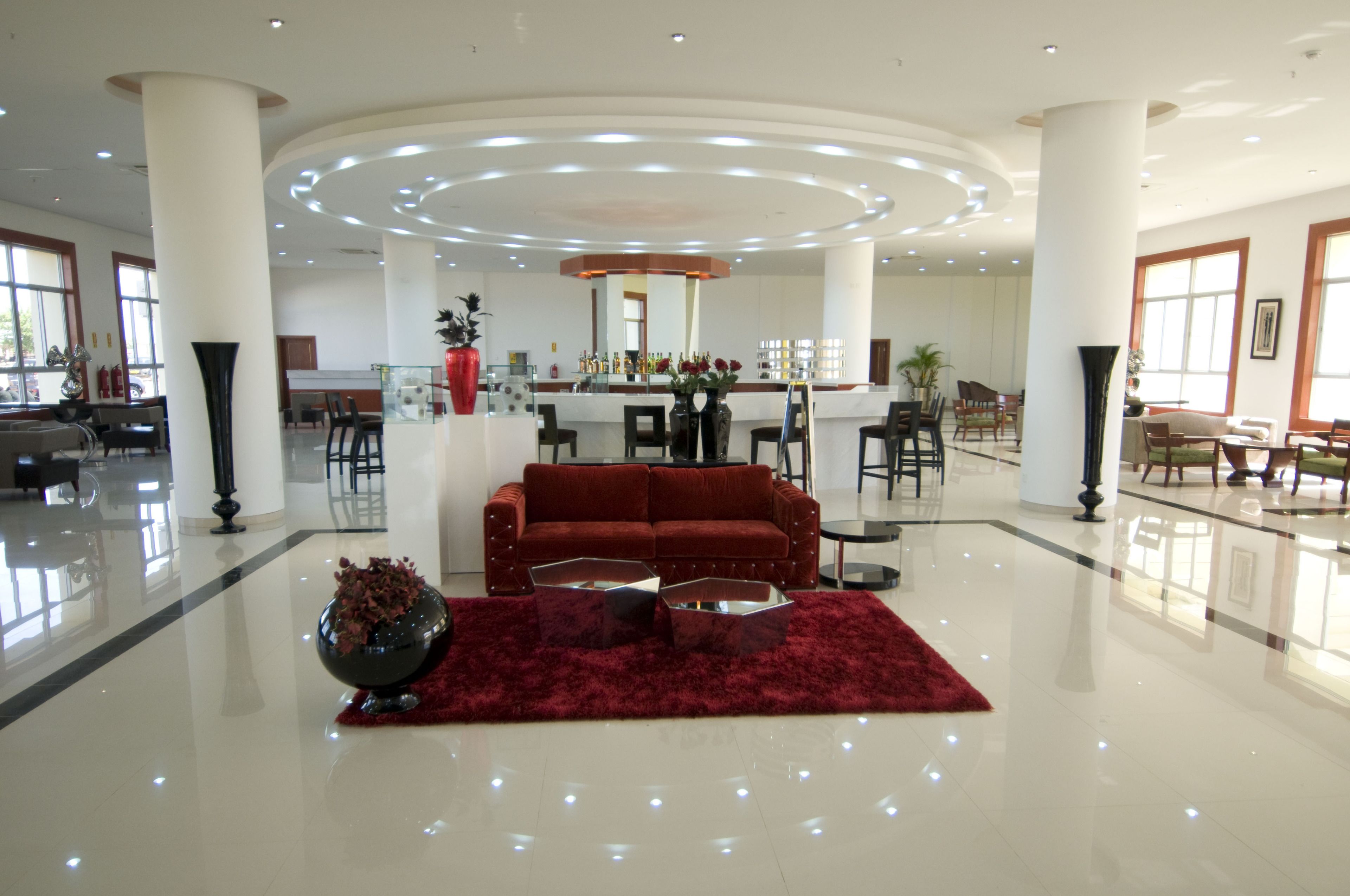 2 bares, bar junto a la piscina