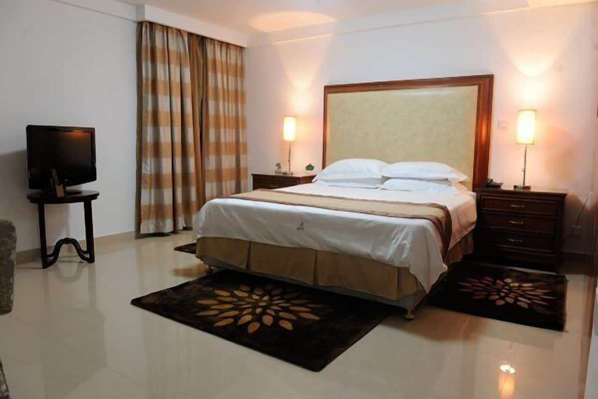In-room safe, desk, soundproofing, free WiFi