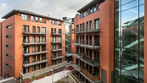 A multi-story building with balconies and a glass facade. - EchoDom 4 Apartments Szlak (Kraków)