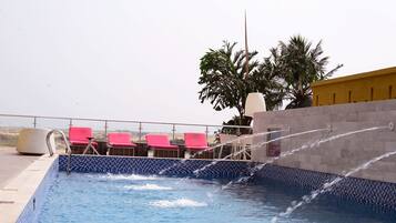 Kolam renang terbuka