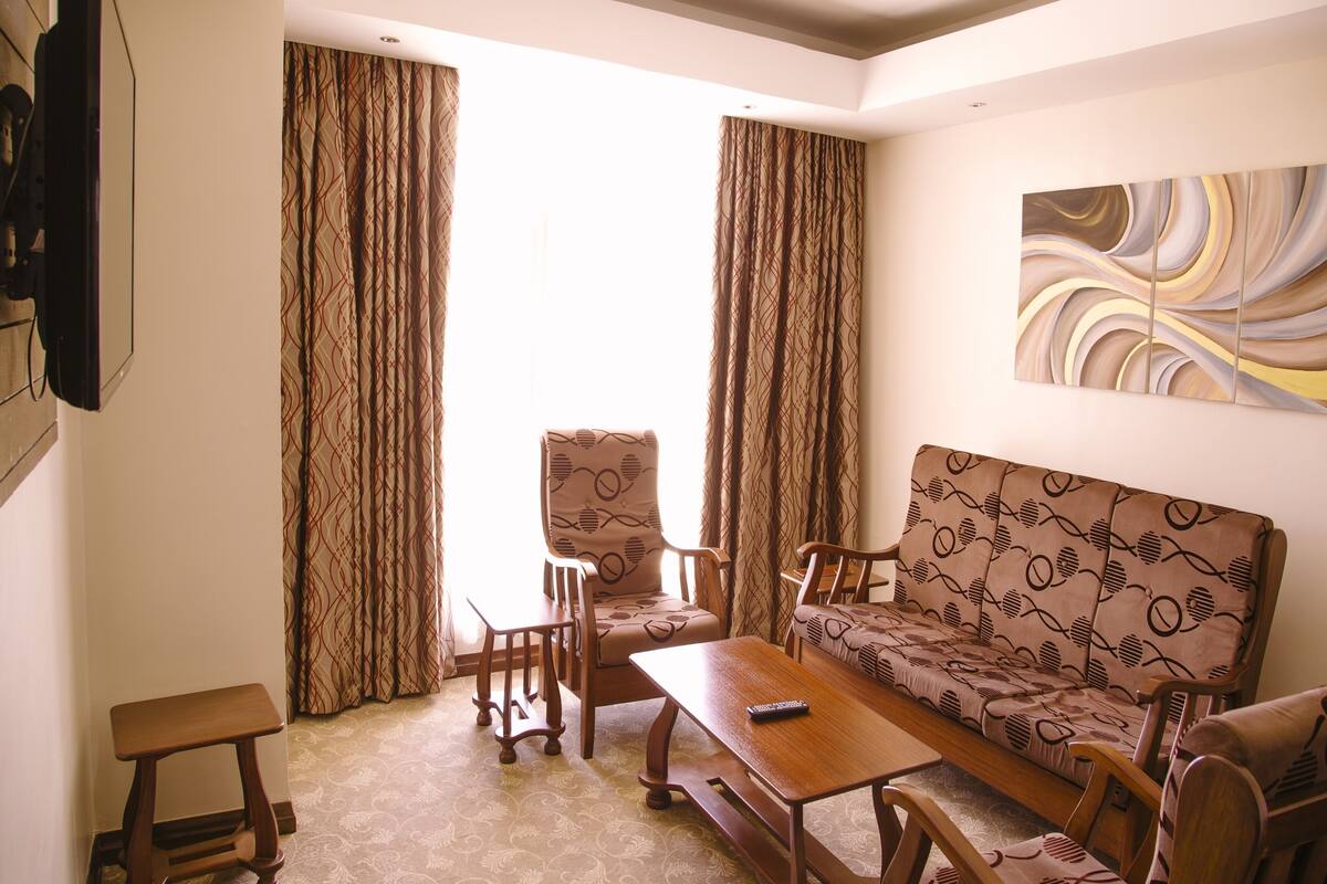 executive suite | 1 bedroom, premium bedding, minibar, in-room safe
