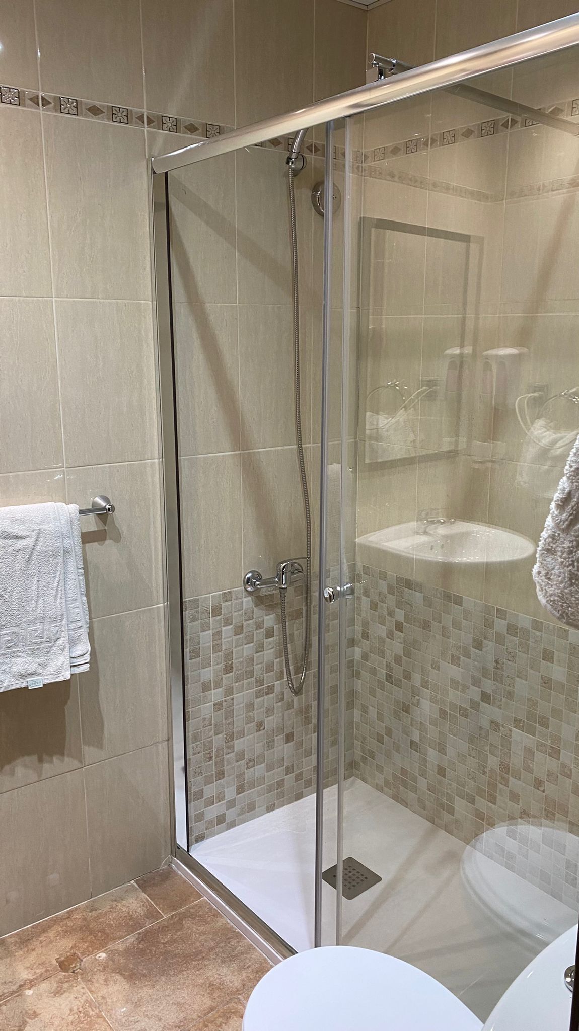 Amenidades de baño gratuitas y secadora de cabello 
